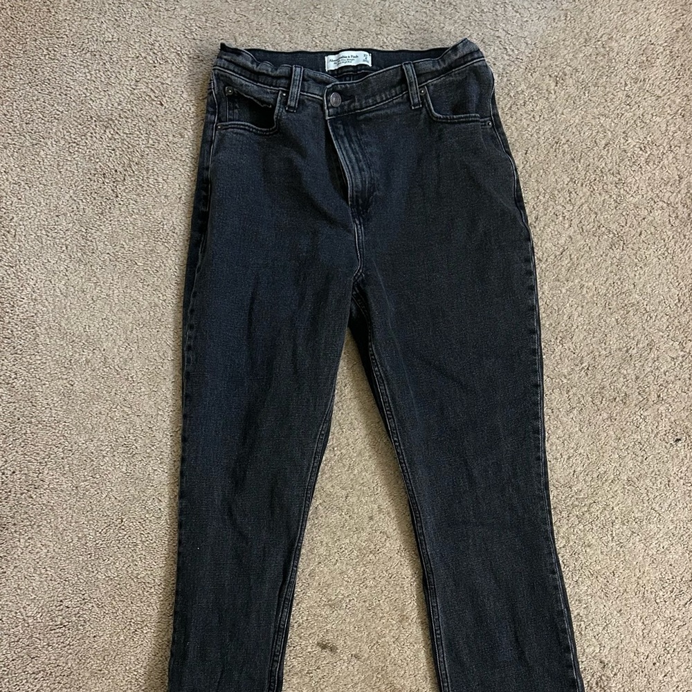 Women’s A&F Slim Straight Ultra High Rise V’s
